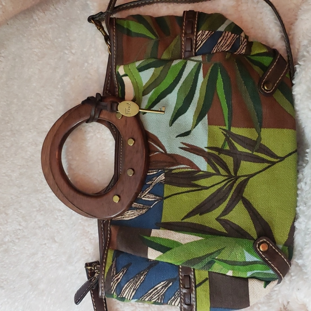 FOSSIL WOODEN HANDLE W/CROSS BODY STRAP - TROPICAL PATTERN FABRIC PURSE.
